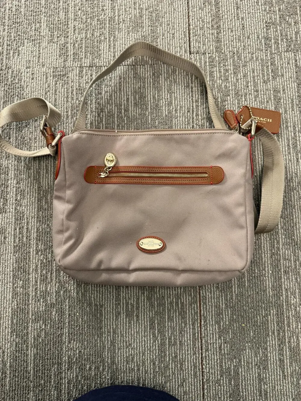 Coach Crossbody Shoulder Bag Womens Taupe Nylon Leather Trim Zip Pocket Hangtag